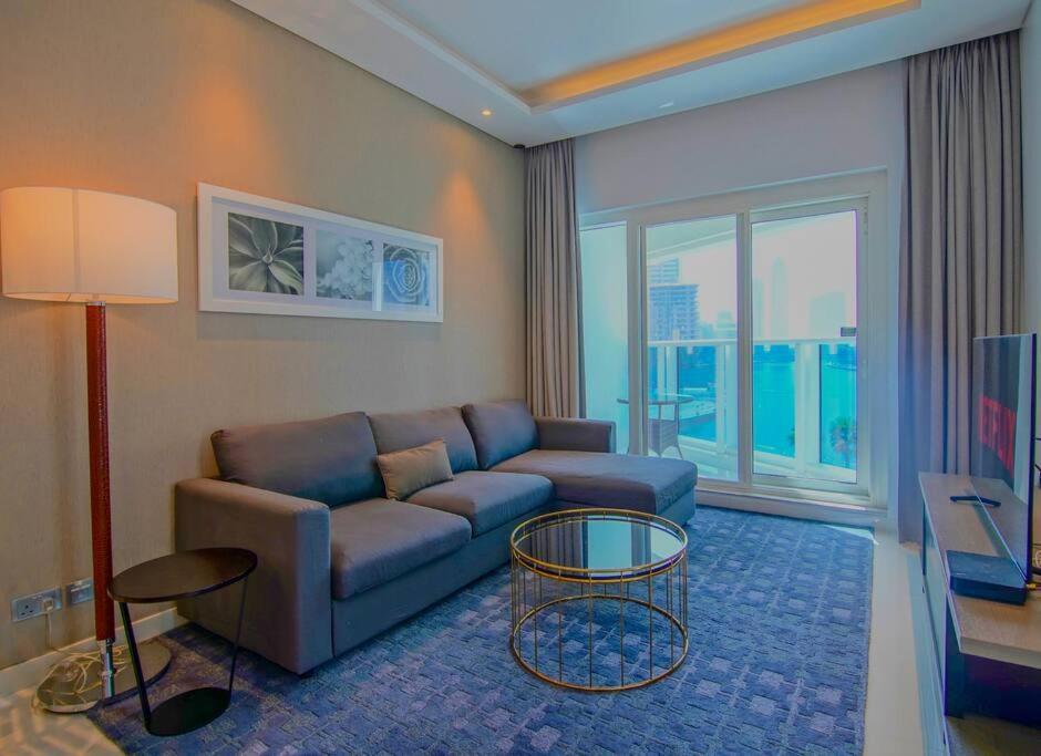 Luxury Hotel Apartment With A Canal View Dubai Exterior photo