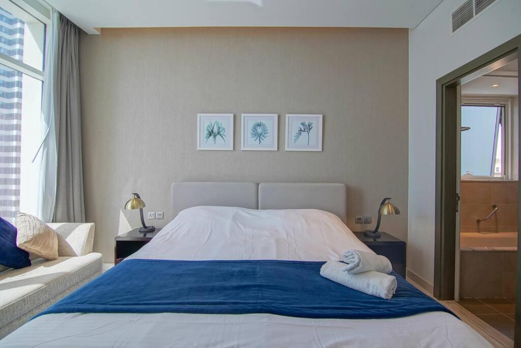 Luxury Hotel Apartment With A Canal View Dubai Exterior photo
