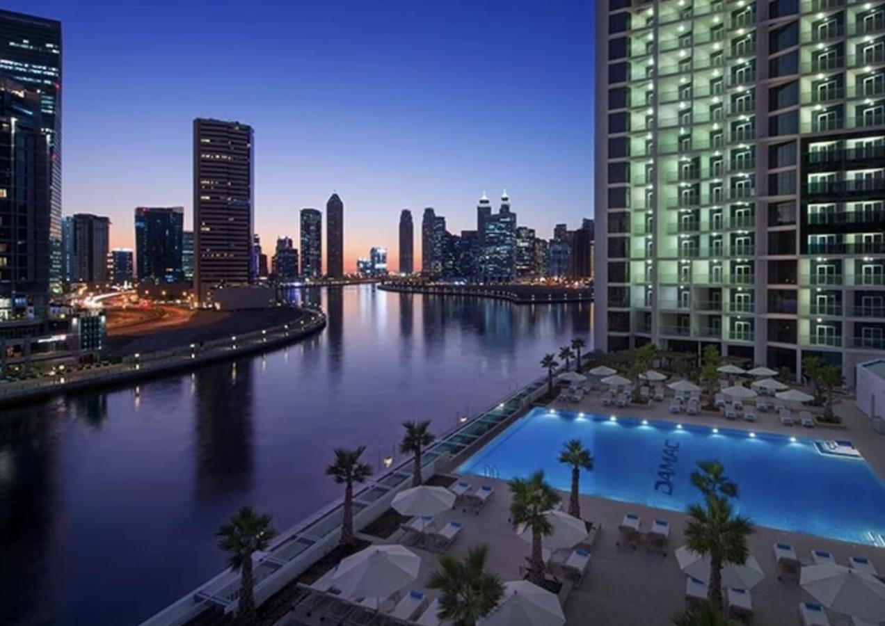 Luxury Hotel Apartment With A Canal View Dubai Exterior photo
