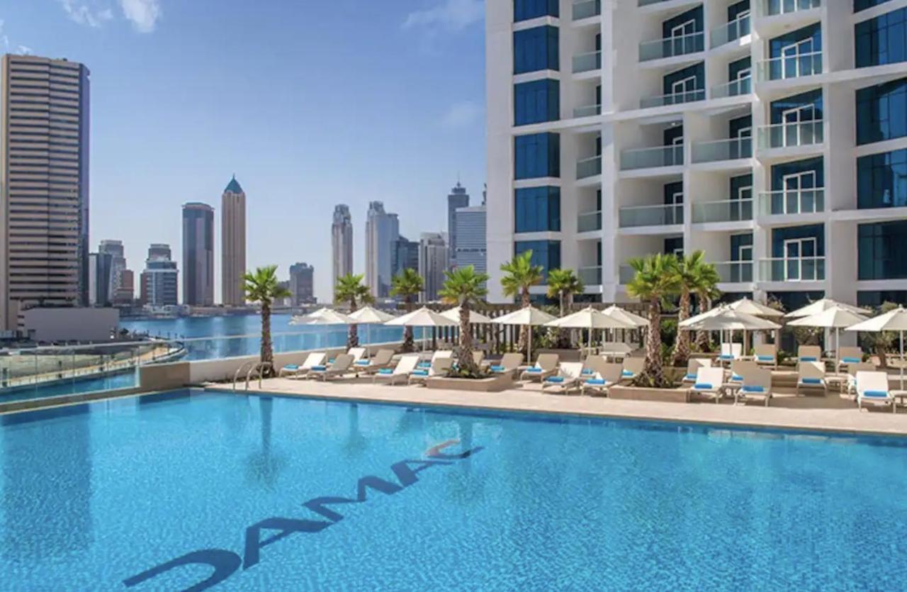 Luxury Hotel Apartment With A Canal View Dubai Exterior photo